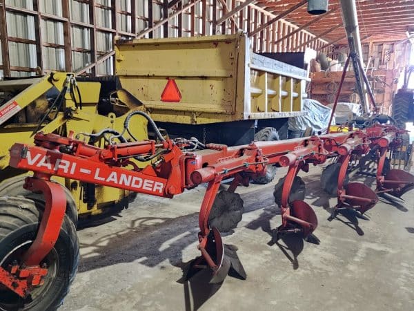 Charrue Kuhn Vari-lander 4 rang avec coutre- Stock#d6233a