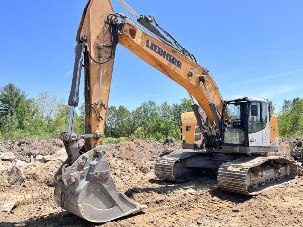 Excavatrice Liebherr-2 godets Carrier reversiblesAvec sorties hydrauliques auxilliares -Ripper-Année 2019-2750HRS-Stock#S6166A