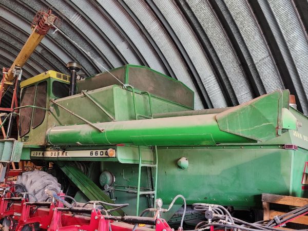 Batteuse John Deere 6600 avec table 13 pi - 4005 hrs - Stock#d7012g