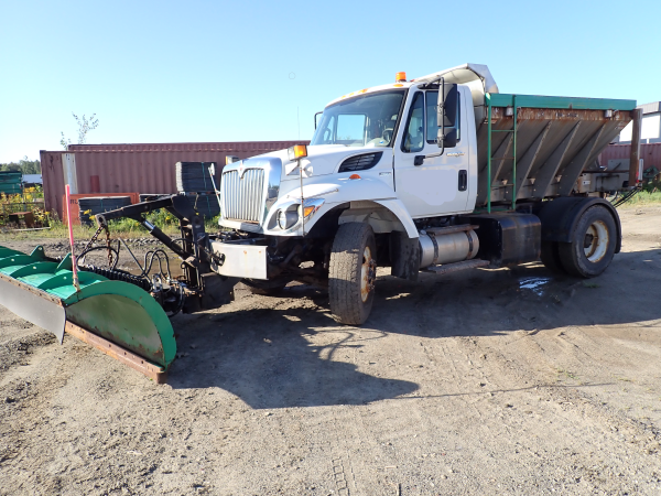 Camion charrue International 7000