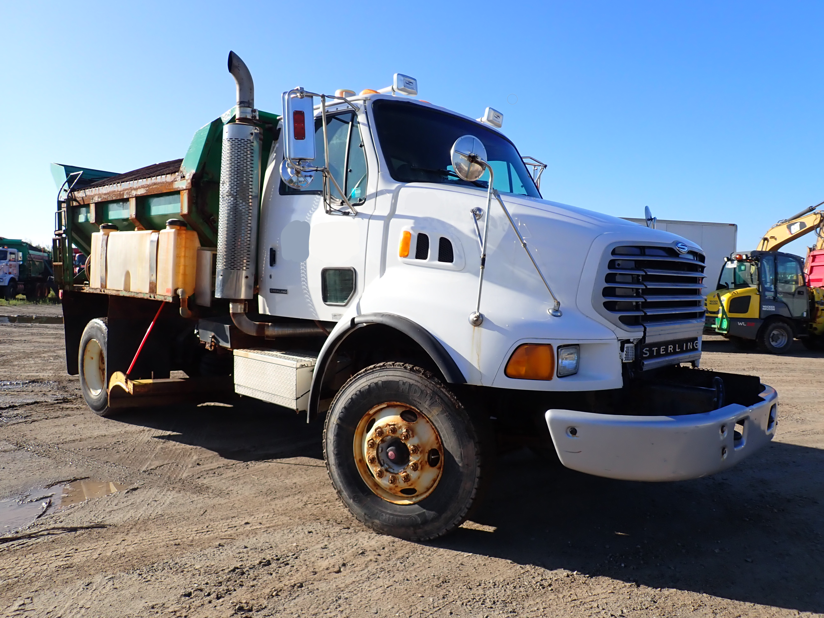 Camion 6 roues charrue Sterling-sans one way et avec grader en-dessous du camion-261769KM-Année 2005-Stock #S1764A/6916 – Image 2