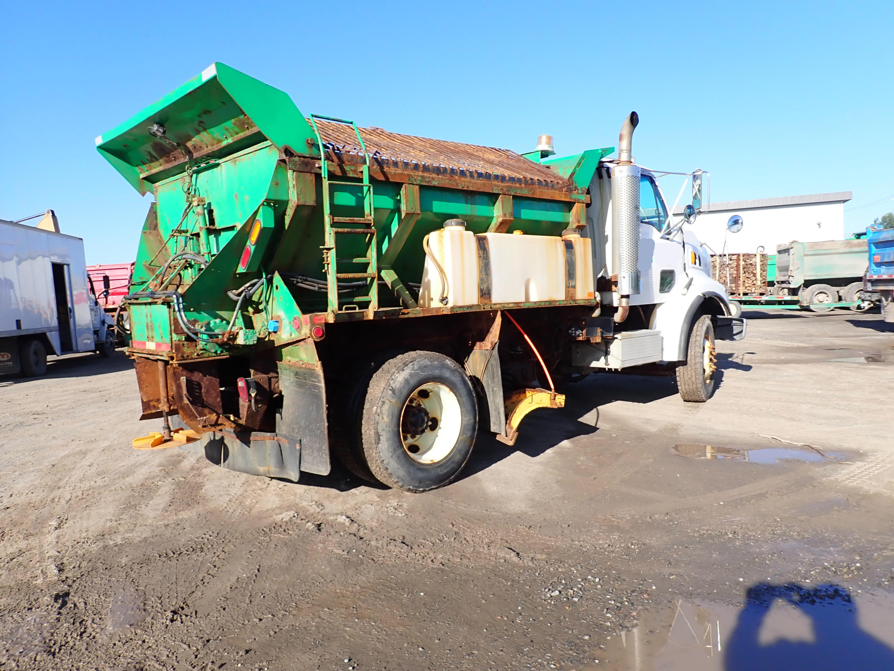 Camion 6 roues charrue Sterling-sans one way et avec grader en-dessous du camion-261769KM-Année 2005-Stock #S1764A/6916 – Image 3