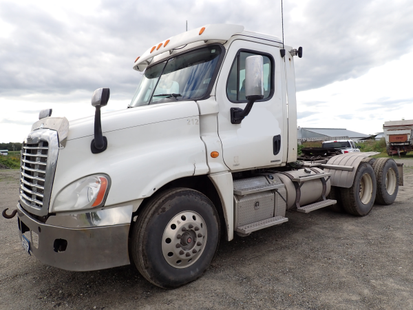 Camion day cab Freightliner Cascadia avec wet kit