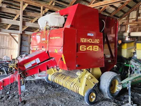 Presse à balles ronde New Holland 648 à corde -Stock#d7142d
