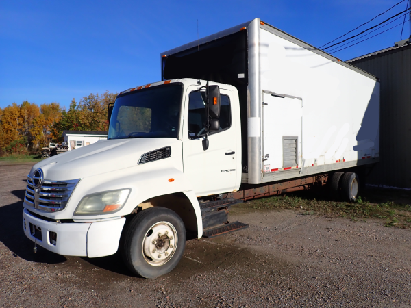 Camion cube 6 roues Hino 258 avec système d'isolation