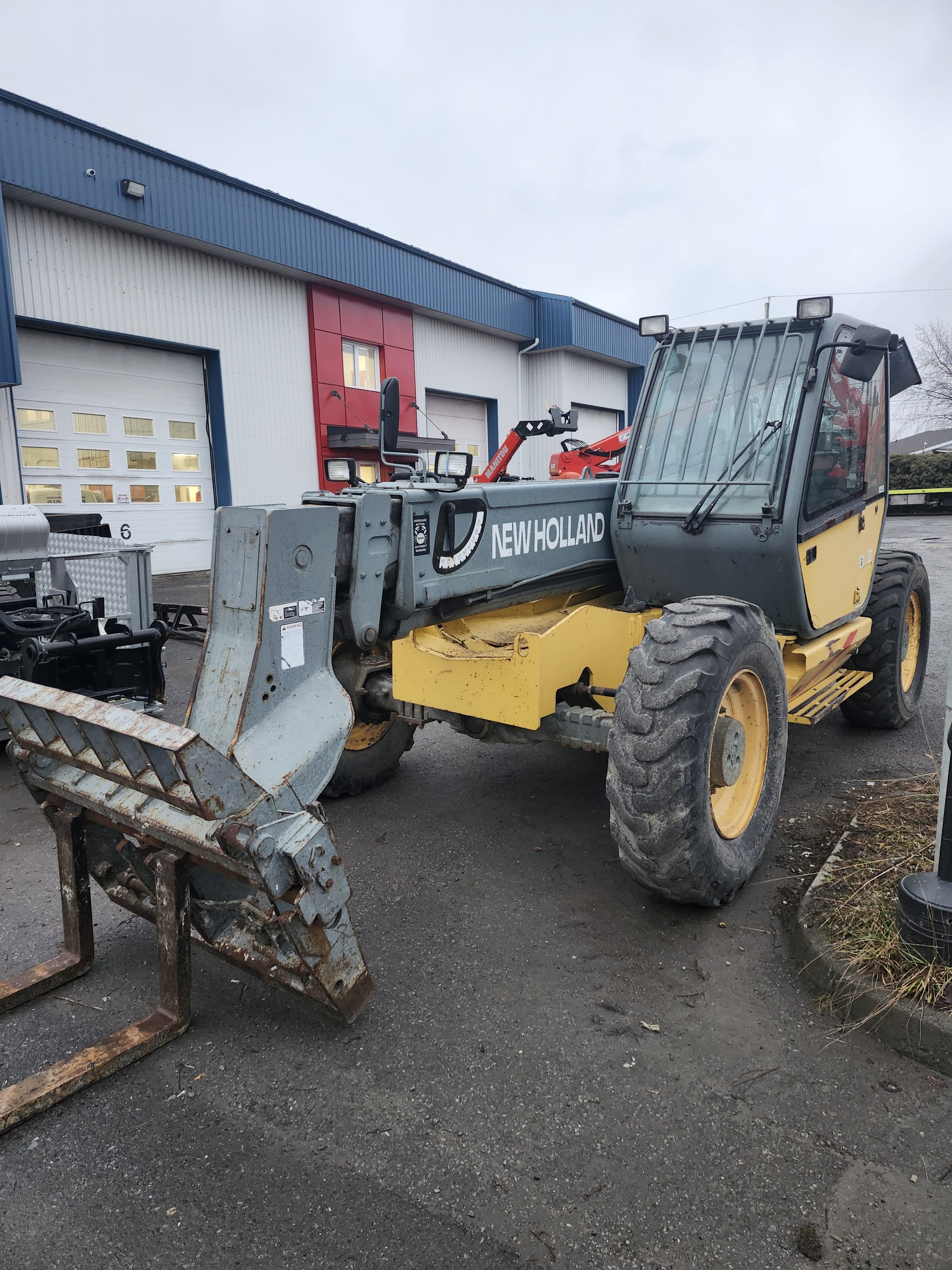 Télescopique Construction-NewHolland-LM850-2000-4196h-Tag2330