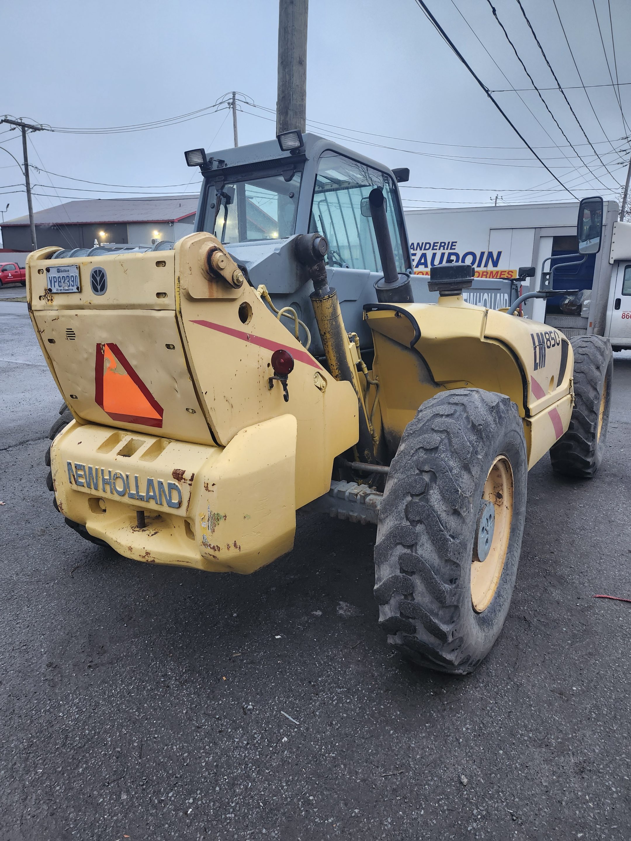 Télescopique Construction-NewHolland-LM850-2000-4196h-Tag2330 – Image 3