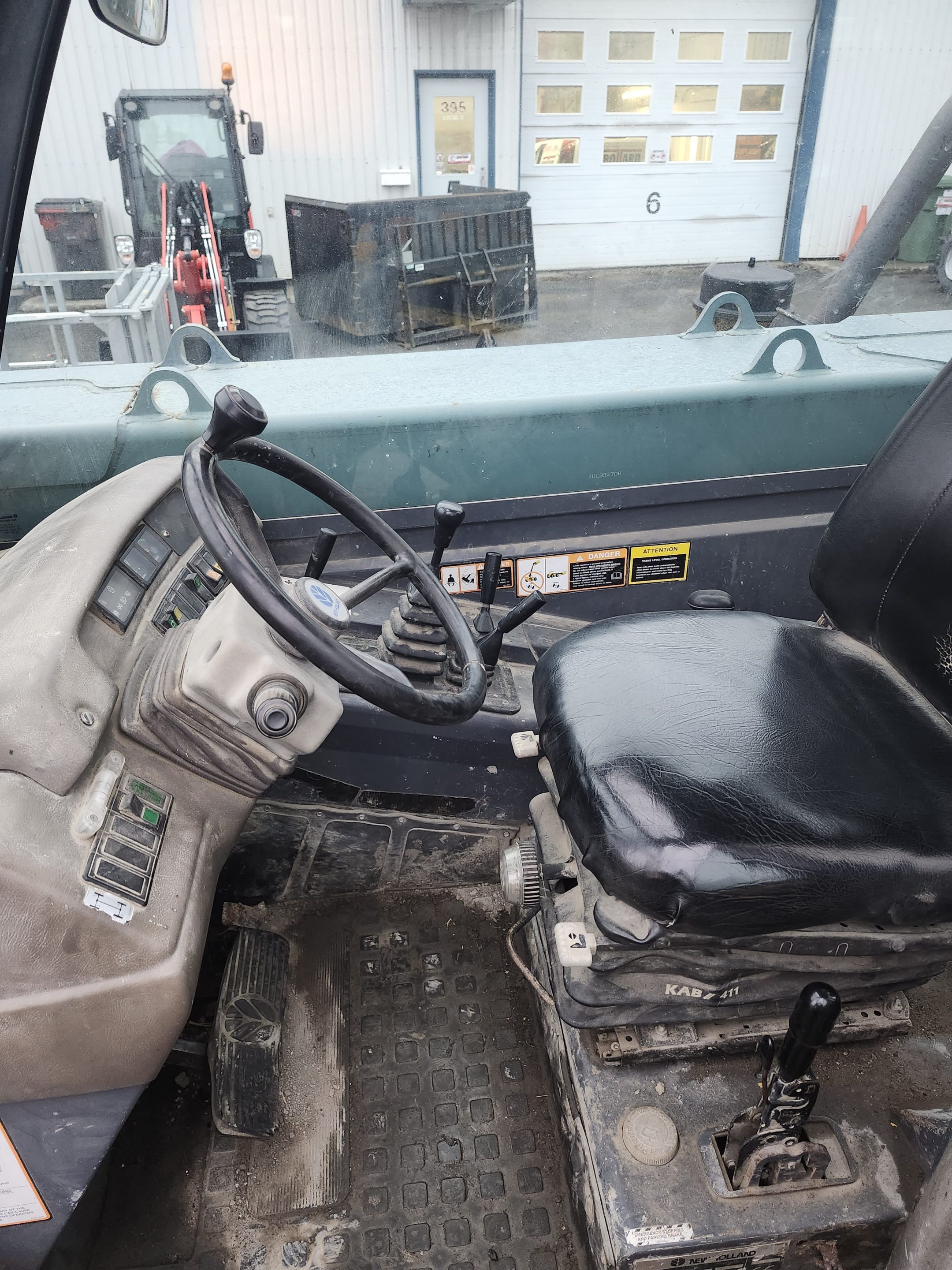 Télescopique Construction-NewHolland-LM850-2000-4196h-Tag2330 – Image 4