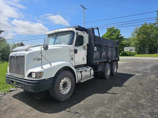 Camion dompeur 10 roues International 9400 2004