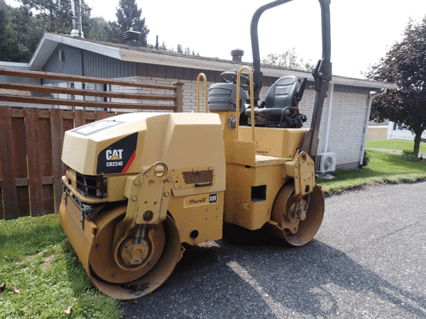 Rouleau à asphalte Caterpillar CB224E 2011