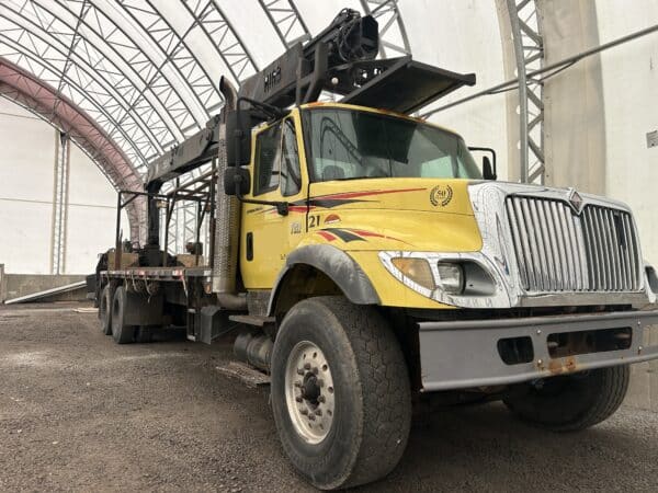 Camion grue International/Hiab 255K Année:2005 -165,000 kilos Stock#P1390/8350b