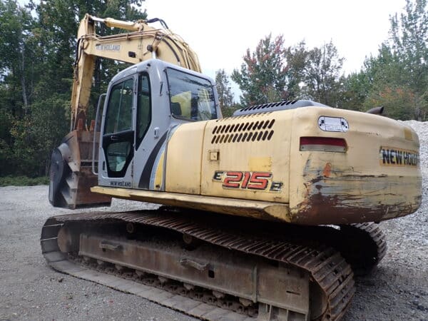 Excavatrice New Holland E215B 2007 avec Crusher