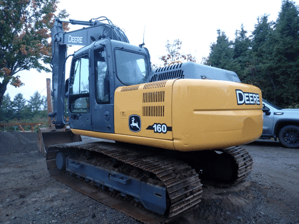 Excavatrice John Deere 160 2004 avec moteur neuf et pompe hydraulique neuve