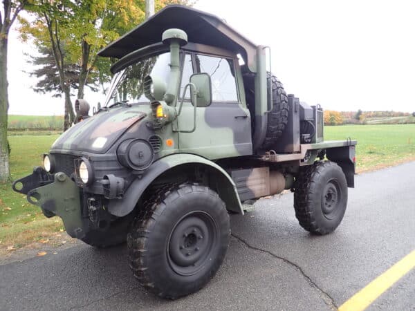 Camion d'armée 4X4 avec godet avant et backhoe arrière-222Miles-Année 1989-Stock #S2080B/8530