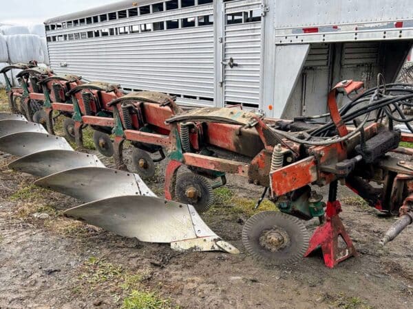 Charrue Kverneland 6 rang, avec coutre, versoir neuf (80 acres de fait) acres - Stock#d8672b
