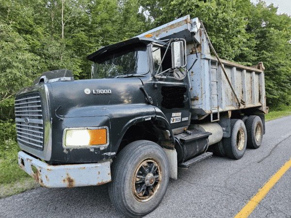 Camion dompeur 10 roues Ford L9000 1995
