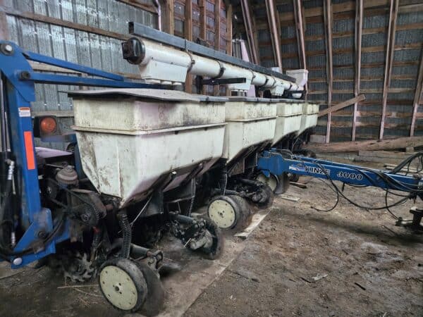 Planteur Kinze 3000 8 rangs, engrais sec, unité de précision planting, disques d'engrais semis-direct - Stock#d8872c