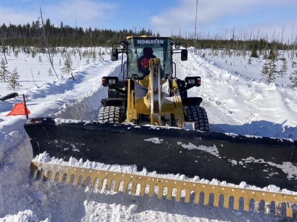 Gratte à neige avec peigne à glace pour loader