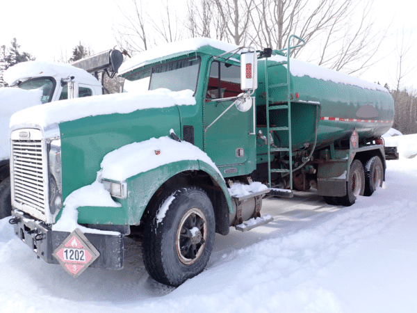 Camion 10 roues citerne 3 compartiments Freightliner 1996