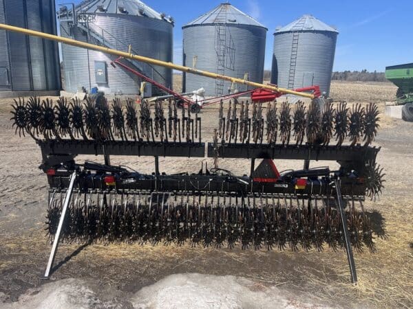 Picoteuse Yetter repliable 30 pi -Année:2021 très peu servi-Stock#d9346a
