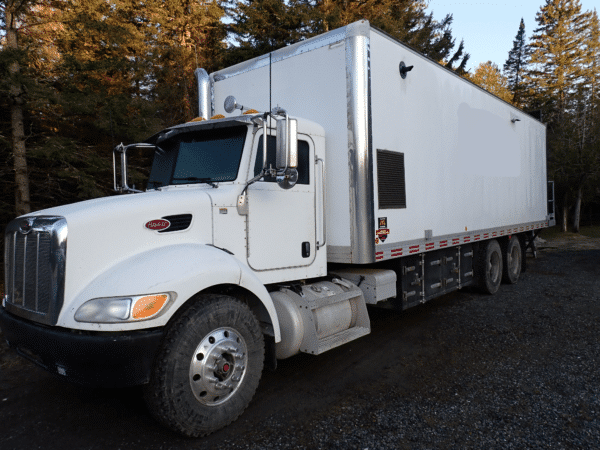 Camion cube outil Peterbilt PB340 2008