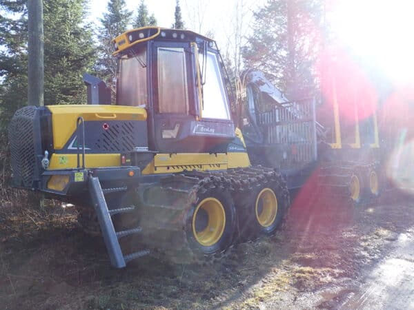 Porteur forestier Ecolog 584K avec grue Palfinger X120F