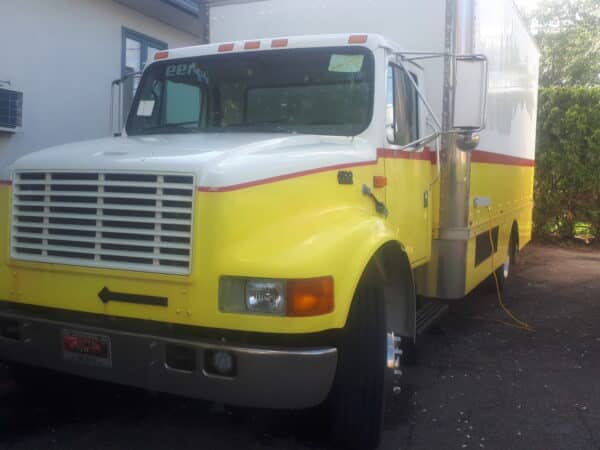 Camion cube outil International automatique 1999