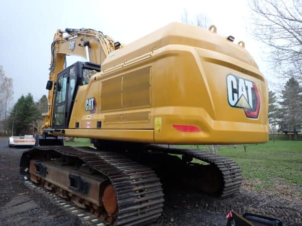Excavatrice Catepillar 352 NextGen 2021 avec un godet