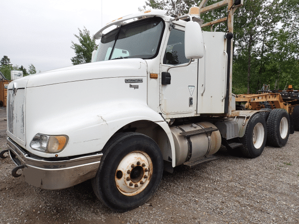 Camion 10 roues day cab International 9100 2000