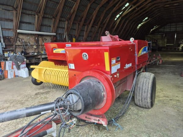 Presse à petite balle New Holland BC 5070 ( 7000 balles approx) -Année:2022 - Stock#d9737a