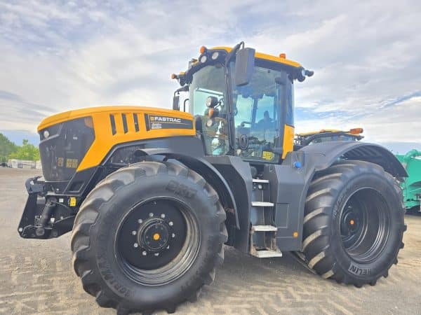 Tracteur JCB 8330 front hitch pto,- 5940.10$/mois - Fin du bail 1er août 2027 - Année:2022-2480hrs - Stock#d9872b