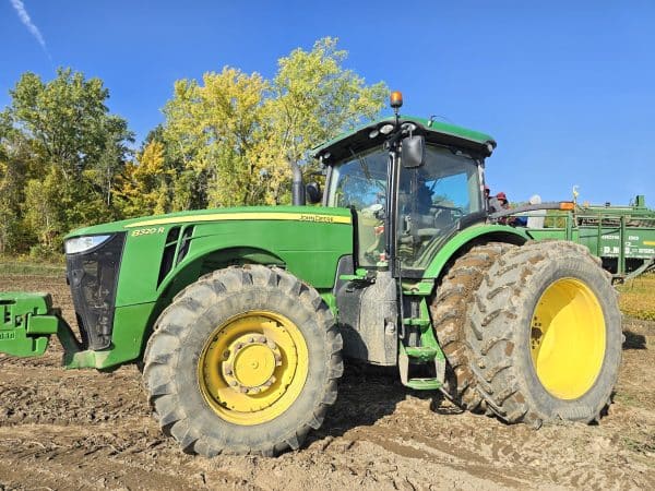 John Deere 8320r IVT 50km Tractor, 4-Wheel Duals - Year: 2014 - 5,900 Hrs - Stock #D10028a
