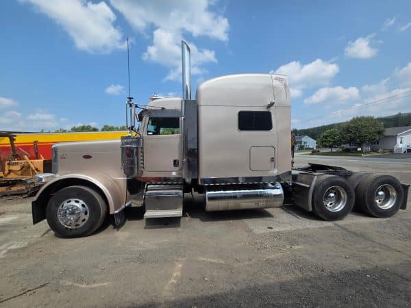 Camion 10 roues couchette Peterbilt 388 2014