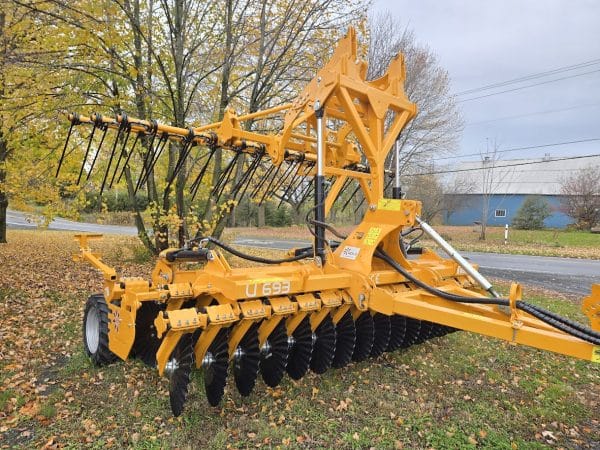 Déchaumeuse Rolmako U 693 4 mètres avec peigne hydraulique -Stock#10267b