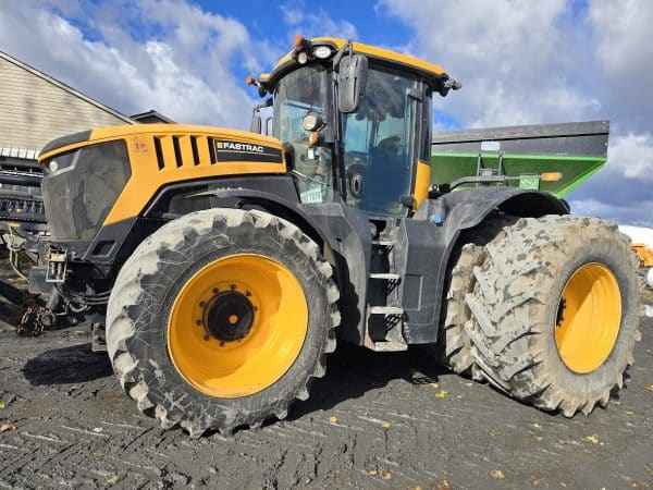 JCB 8330 Tractor - Year: 2017 - 7,300 Hrs - Stock #D9261j