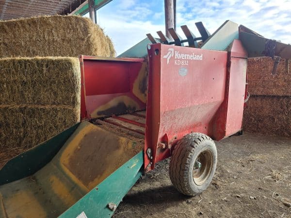 Hache-Paille Kverneland  KD 832 balle ronde - Stock#d10299b