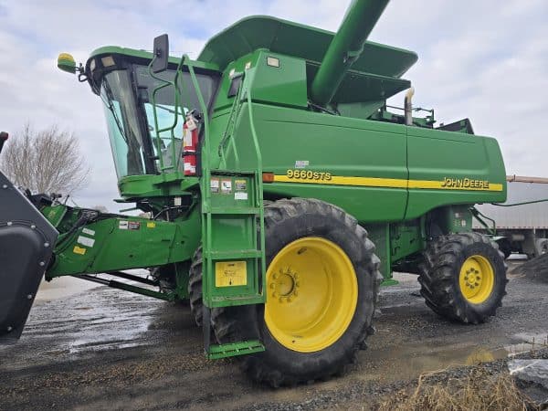 Batteuse John Deere 9660 sts awd, big top avec nez chopper Capello quasar(2015) et table JD 635F Année:2005 -3450/5380hrs - Stock#d10344a