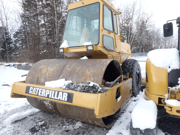 Rouleau compacteur Caterpillar CS-553 1987