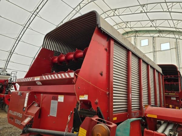 Boite ensilage Miller pro 5300 20 pi, Wagon horst 20ton  pneu 425/65 r22.5 -Année:2017 - Stock#d10343g