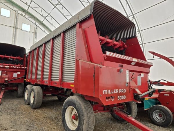 Boite ensilage Miller pro 5300 20 pi, Wagon horst 20ton  pneu 425/65 r22.5 -Année:2016 - Stock#d10343f