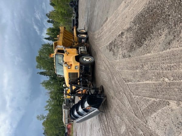 Camion 10 roues charrue International 5500 2004