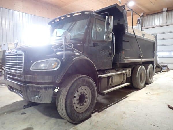 Camion 10 roues dompeur Freightliner M106 2017