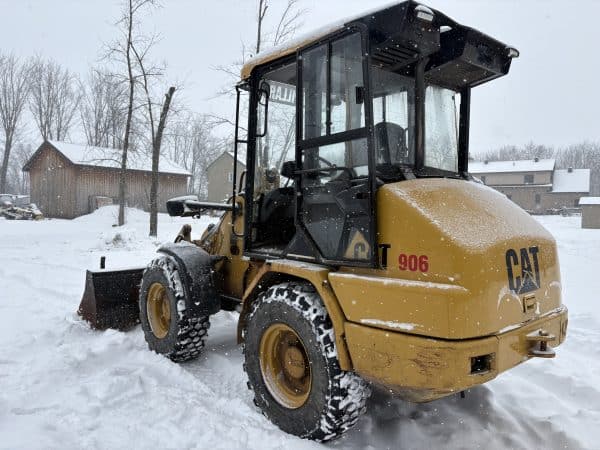 Chargeur sur roues Caterpillar 906 avec quick attache skidsteer-9150 heures-Année:2003-Stock#E1316D/10407