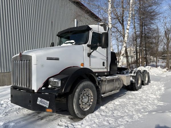 Kenworth T800 10-wheel daycab truck, Cummins engine - 2013 - 1,159,000 km - Stock# E1235A/10501