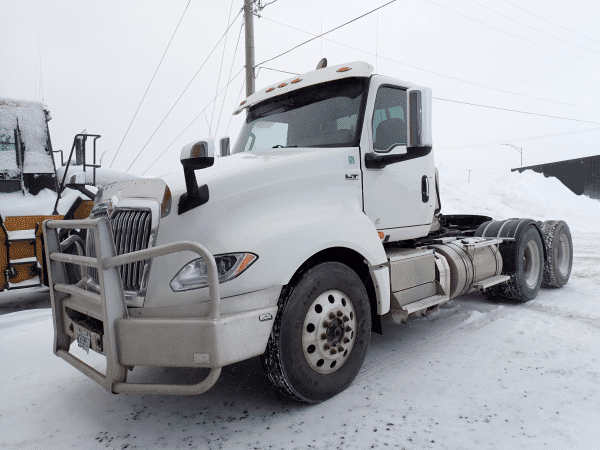 Camion 10 roues day cab International LT625 2018