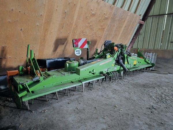 Herse Rotative AMAZONE KG 6001-2  6 mètres, repliable, refroidisseur huile, rouleau hydraulique - Année:2020 État 9.5/10- Stock#d5647d1