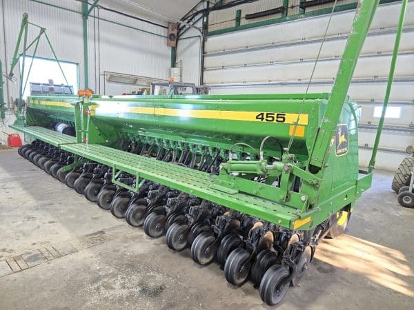 Semoir John Deere 455 25 pi repliable au 7.5po, boite à mil, marqueur, moniteur, roue plombeuse - Stock#d10022c