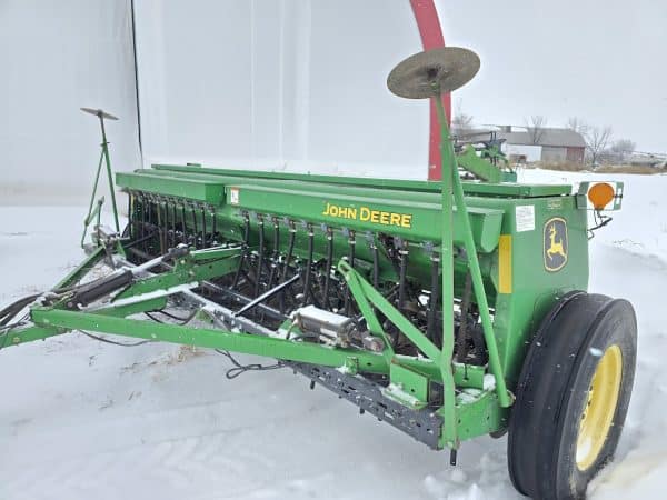 Semoir John Deere 450 13 pi 7.5 po, boite mil, marqueur, roue plombeuse 4 po - Stock#d10638a