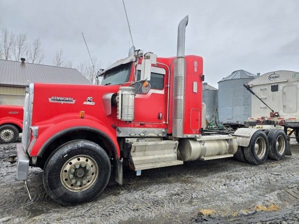 Camion Couchette Kenworth W900B moteur isx 15, transmission manuelle 18 vitesses, full lock - Année: 2016 - 1211950 km - Stock#d9261p