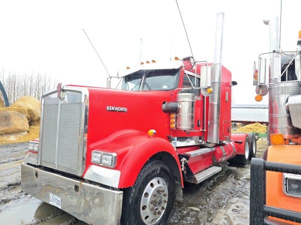 Kenworth W900L Sleeper Truck, Cummins 15 L, 18-speed - Year: 2011 - 1,729,685 km - Stock #d9261e